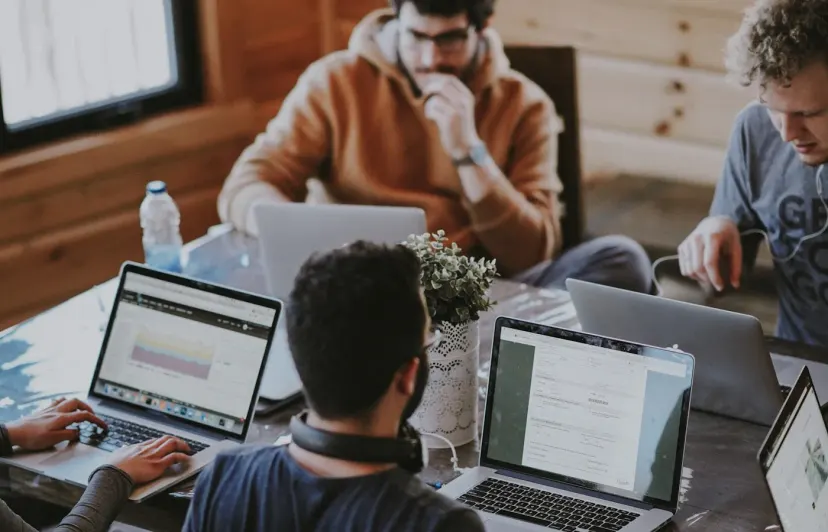 Working professionals joining online learning flexibly